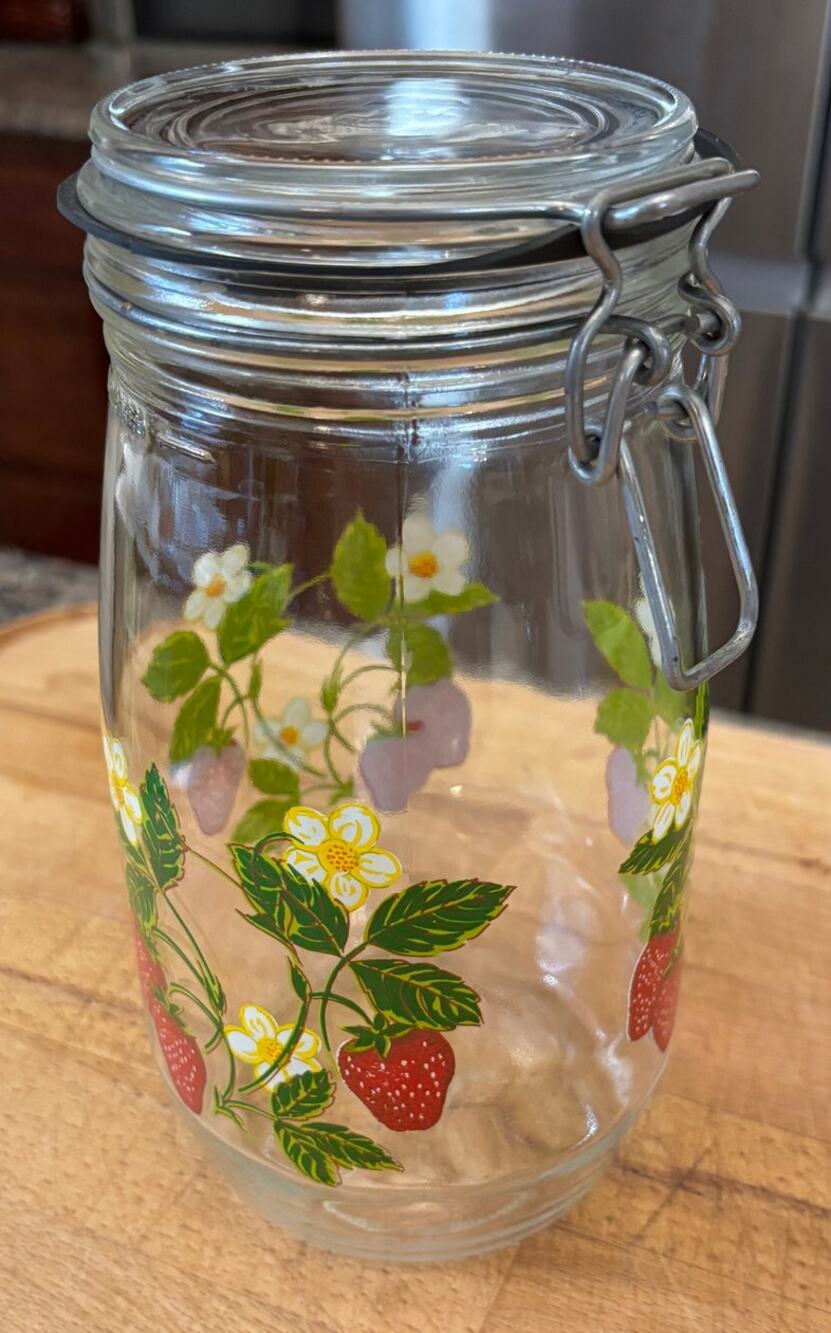 Vintage 1970s ARC France Strawberry 1.5L Glass Clamp Lid Canister Jar